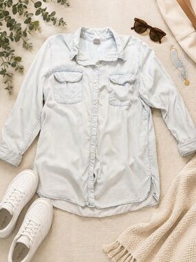 Chico’s Light Blue Chambray Denim Button Down Shirt Size 3 Relaxed Casual